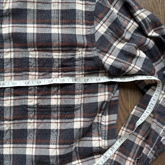 J.Crew Men's Flannel Button Down Shirt - Medium - 100% Cotton - Picture 3 of 6